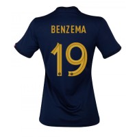 Camisa de Futebol França Karim Benzema #19 Equipamento Principal Mulheres Mundo 2022 Manga Curta